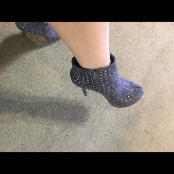 High heeled embellished platform booties - Picture 4 of 5